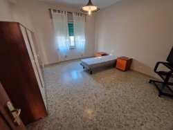 Ampio Appartamento Con Cantina Viale Calabria 160 Mq