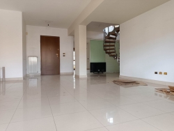 Duplex Prestigioso + Terrazzo + Garage + Posti Auto Sbarre Centrali 180 Mq