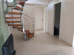 Duplex Prestigioso + Terrazzo + Garage + Posti Auto Sbarre Centrali 180 Mq