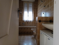Ampio Appartamento Con Terrazzo a Livello Pressi Piazza De Nava 150 Mq