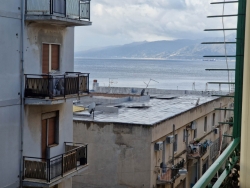 Appartamento Ristrutturato Con Posto Auto Viale Aldo Moro 90 Mq