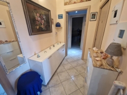 Appartamento Ristrutturato Con Posto Auto Viale Aldo Moro 90 Mq