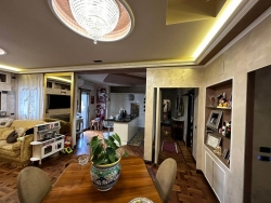 Appartamento Prestigioso Interamente Ristrutturato Panoramico Via Petrara 140 Mq