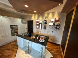 Appartamento Prestigioso Interamente Ristrutturato Panoramico Via Petrara 140 Mq