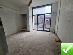 Locale Commerciale C1 Con Due Vetrine Fronte Strada Modena 83 Mq