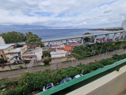 Appartamento Panoramico Con Posto Auto Pentimele 120 Mq
