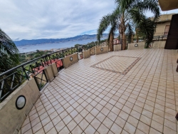 Prestigiosa Villa Indipendente Panoramica Con Corte e Giardino Piale