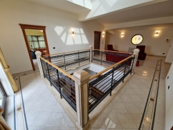 Prestigiosa Villa Indipendente Panoramica Con Corte e Giardino Piale