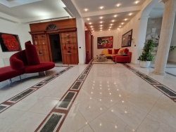 Prestigiosa Villa Indipendente Panoramica Con Corte e Giardino Piale