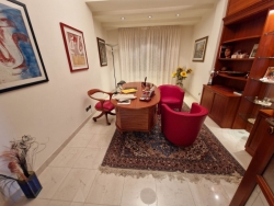 Prestigiosa Villa Indipendente Panoramica Con Corte e Giardino Piale