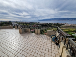 Prestigiosa Villa Indipendente Panoramica Con Corte e Giardino Piale