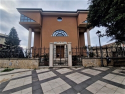 Prestigiosa Villa Indipendente Panoramica Con Corte e Giardino Piale