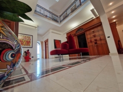 Prestigiosa Villa Indipendente Panoramica Con Corte e Giardino Piale