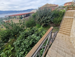 Prestigiosa Villa Indipendente Panoramica Con Corte e Giardino Piale
