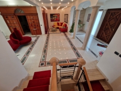 Prestigiosa Villa Indipendente Panoramica Con Corte e Giardino Piale