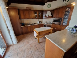 Prestigiosa Villa Indipendente Panoramica Con Corte e Giardino Piale
