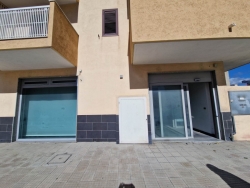 Locale Commerciale Categoria C1 Con Vetrina Fronte Strada Sbarre 128 Mq