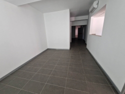 Locale Commerciale Categoria C1 Con Vetrina Fronte Strada Sbarre 128 Mq
