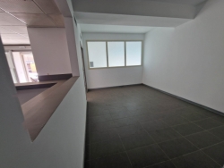 Locale Commerciale Categoria C1 Con Vetrina Fronte Strada Sbarre 128 Mq