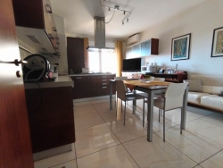Appartamento Ristrutturato + Garage e Posto Auto Modena 190 Mq