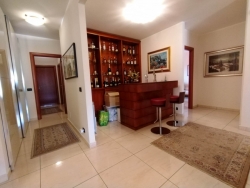 Appartamento Ristrutturato + Garage e Posto Auto Modena 190 Mq