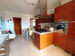 Appartamento Ristrutturato + Garage e Posto Auto Modena 190 Mq