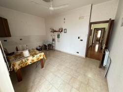 Ampio Appartamento Ristrutturato Con Posto Auto Archi 150 Mq