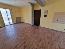 Appartamento Ristrutturato 68 Mq + Cantina 12 Mq Modena