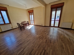 Appartamento Ristrutturato Semi Arredato Via Friuli 130 Mq