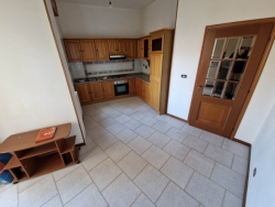 Appartamento Ristrutturato Semi Arredato Via Friuli 130 Mq