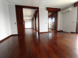 Appartamento Prestigioso Semi Arredato (Solo Cucina) Panoramico Pressi Ponte Libertà 180 Mq
