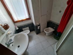 Ampio Appartamento Con Posto Auto Via Caserta Crocevia 130 Mq
