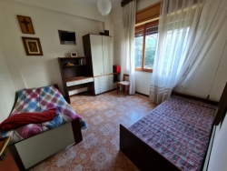 Ampio Appartamento Con Posto Auto Via Caserta Crocevia 130 Mq