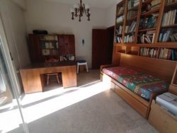 Ampio Appartamento + Cantina + Posto Auto Sbarre