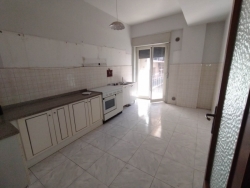 Ampio Appartamento + Cantina + Posto Auto Sbarre