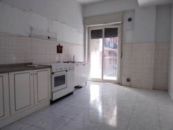 Ampio Appartamento + Cantina + Posto Auto Sbarre