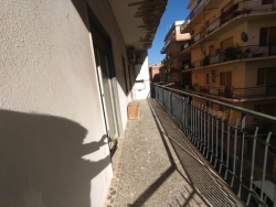 Ampio Appartamento + Cantina + Posto Auto Sbarre