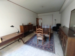 Ampio Appartamento + Cantina + Posto Auto Sbarre