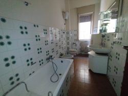 Ampio Appartamento + Cantina + Posto Auto Sbarre