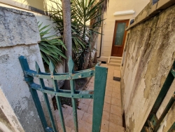 Studio Semi Indipendente Arredato Sant'Anna 90 Mq