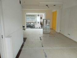 Locale Commerciale Di Recente Costruzione Su Due Livelli Via De Nava 