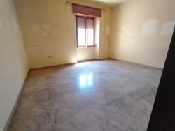Ampio Appartamento Da Ristrutturare Via Spagnolo 160 Mq