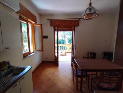 Appartamento In Villa Arredato + Portico + Giardino + Posti Auto San Gregorio 
