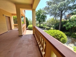 Appartamento In Villa Arredato + Portico + Giardino + Posti Auto San Gregorio 