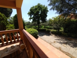 Appartamento In Villa Arredato + Portico + Giardino + Posti Auto San Gregorio 