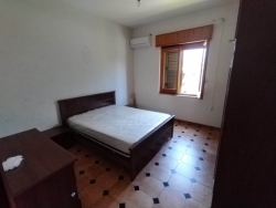 Appartamento In Villa Arredato + Portico + Giardino + Posti Auto San Gregorio 
