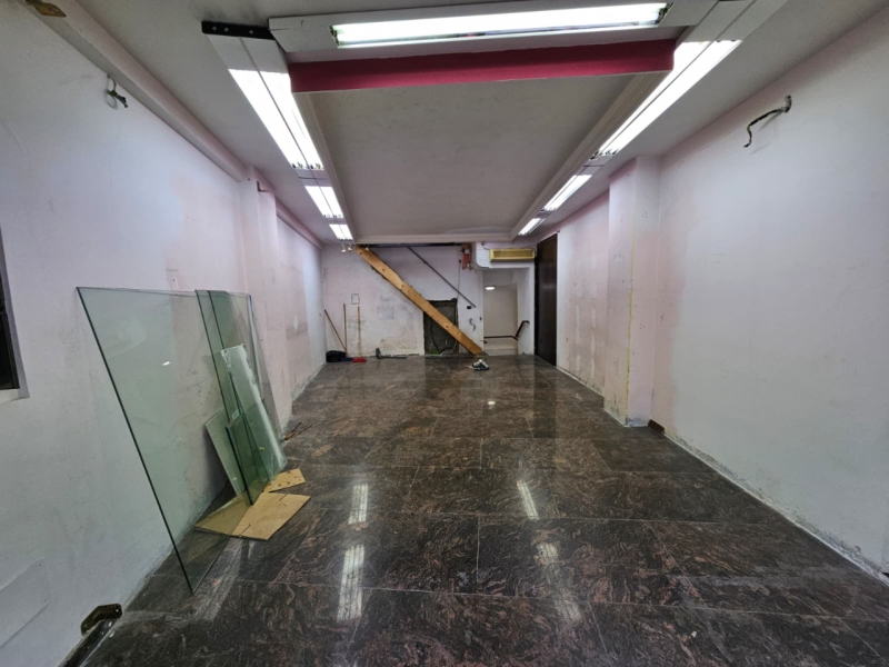 Locale C1 + Deposito Corso Garibaldi 115 Mq