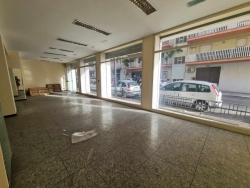 Locale Commerciale C1 Con 4 Vetrine Fronte Strada Via Gebbione 170 Mq