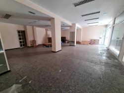 Locale Commerciale C1 Con 4 Vetrine Fronte Strada Via Gebbione 170 Mq