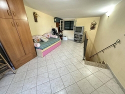 Casa Indipendente Ristrutturata Su Quattro Livelli Favazzina 100 Mq